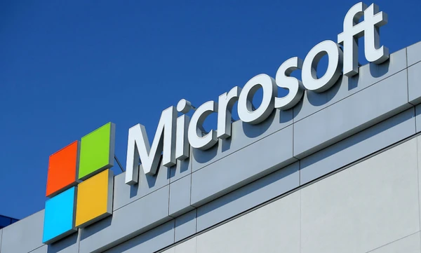 Der Nasdaq fiel um 0,72 %, während Microsoft um 9,99 % einbrach und damit 2,4 Billionen Dollar an Marktkapitalisierung vernichtete.