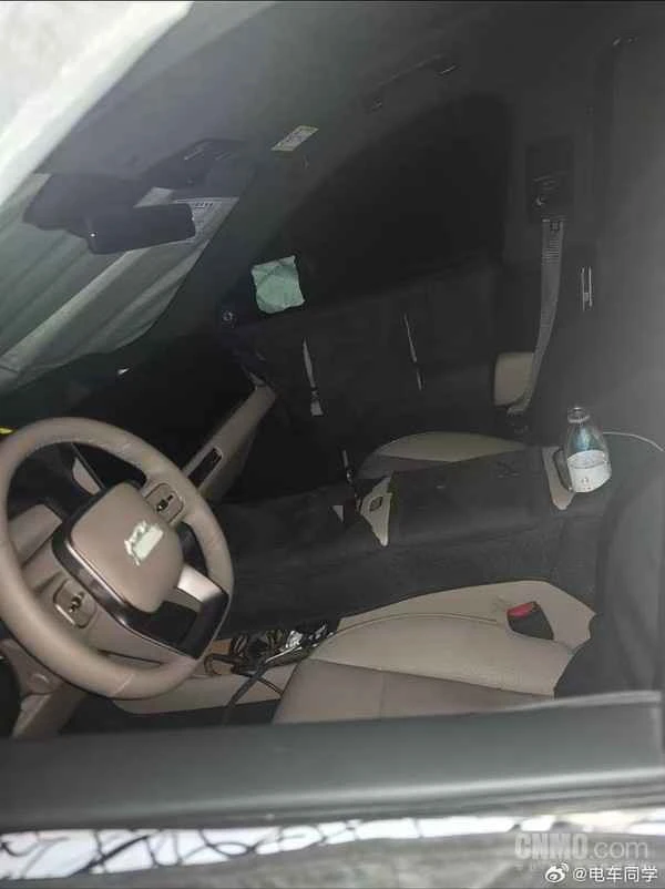 理想新款L系列车型内饰图曝光 方向盘小仪表盘取消